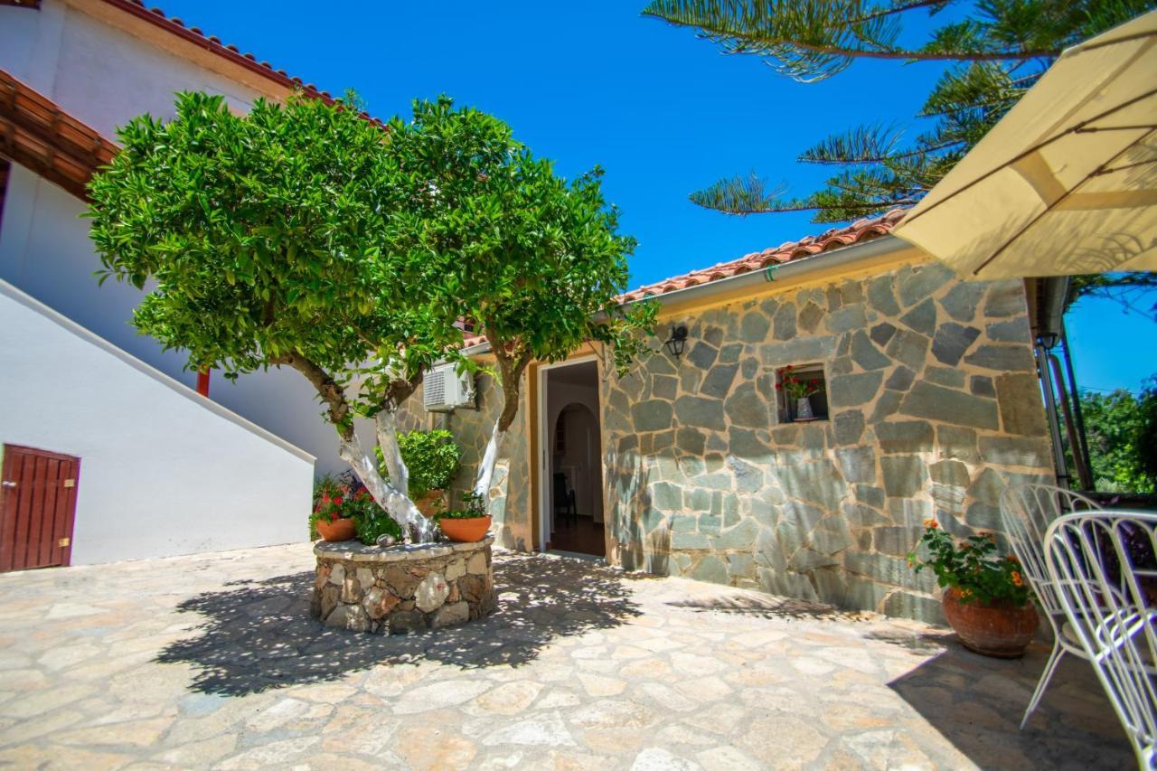 Hébergement de vacances Alavastros Maisonettes Near 3 Sandy Beaches *